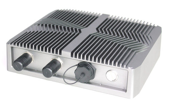 Desktop pc industriale di I3 I5 I7 RS232 4 USB, computer industriale Fanless del grado IP67